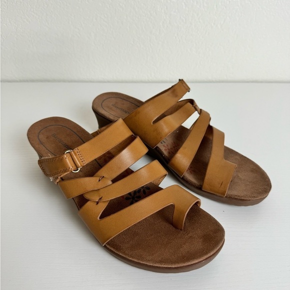 BareTraps Shoes - BareTraps Sandals Theanna Wedge platform comfy Women’s Size 9 Tan beige
